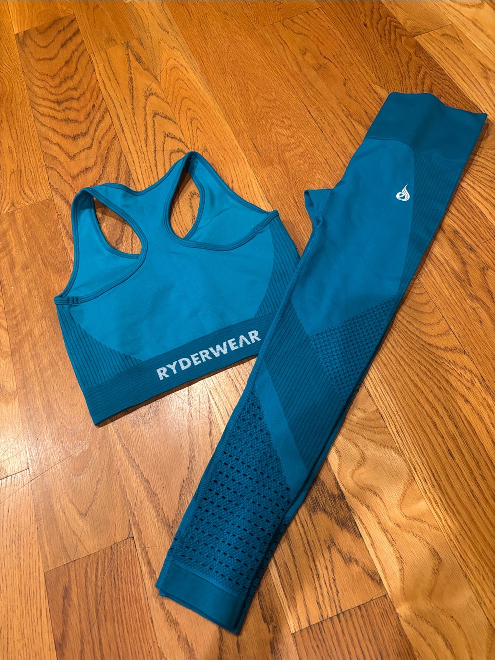 Ryderwear Teal Seamless Racerback Sports Bra and Leggings Set